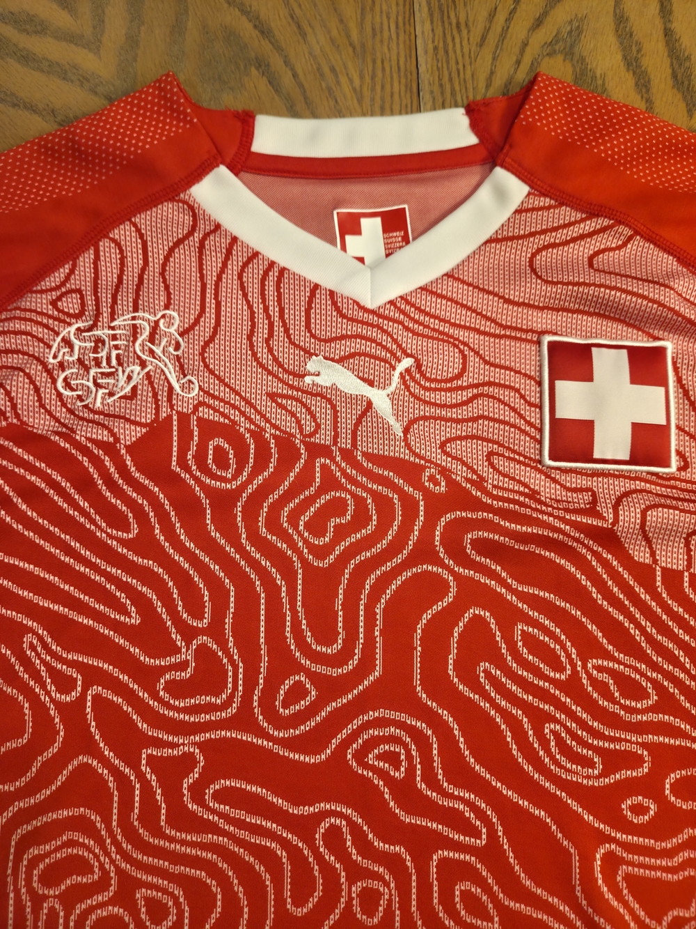 Puma Switzerland 2018 Soccer World Cup Official Home Jersey Medium - Picture 2 of 7